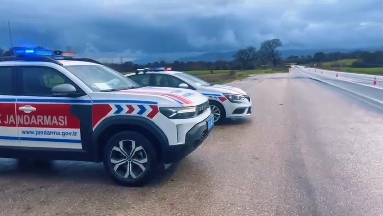 Çanakkale’de jandarmadan sürücülere ve yolculara denetim
