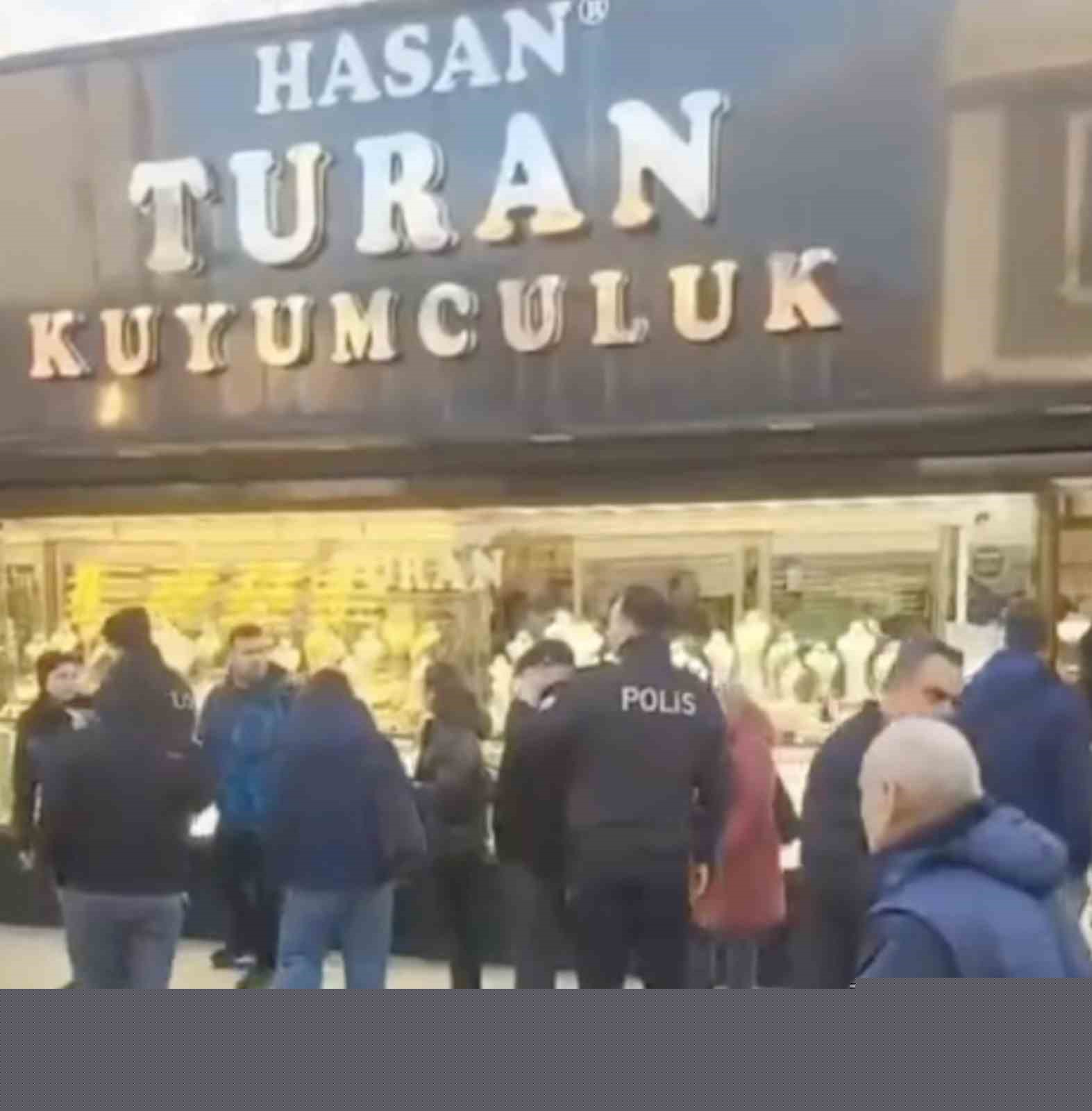 Çanakkale’de kar vaadiyle vatandaşları dolandıran kuyumcunun işletmesinde yapılan incelemede sahte altınlar ortaya çıktı
