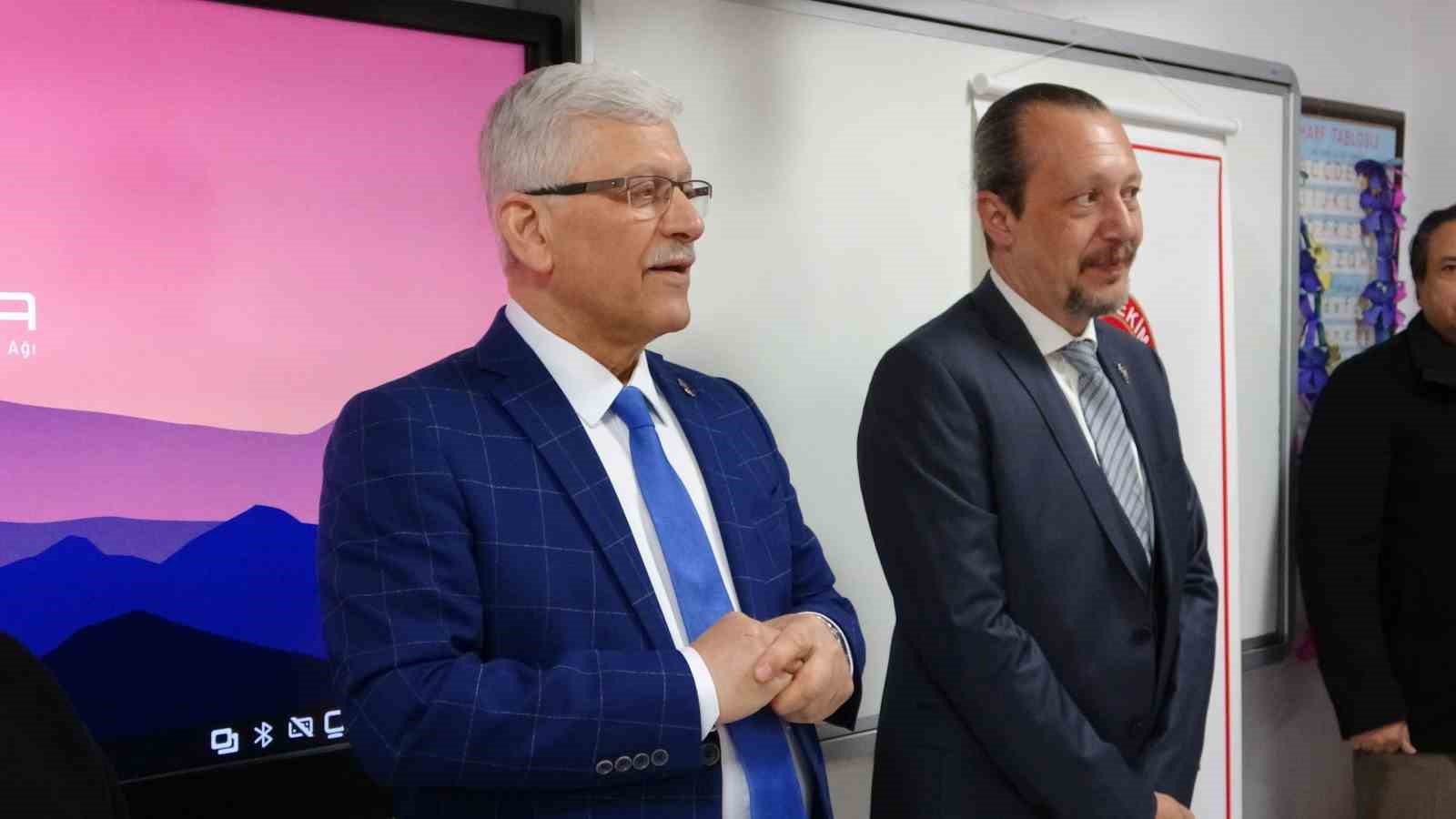 Çanakkale’de öğrencilere ücretsiz süt ikramı
