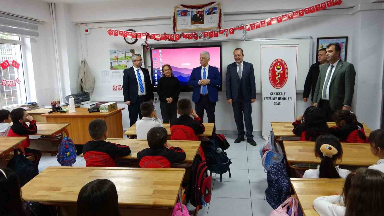 Çanakkale’de öğrencilere ücretsiz süt ikramı
