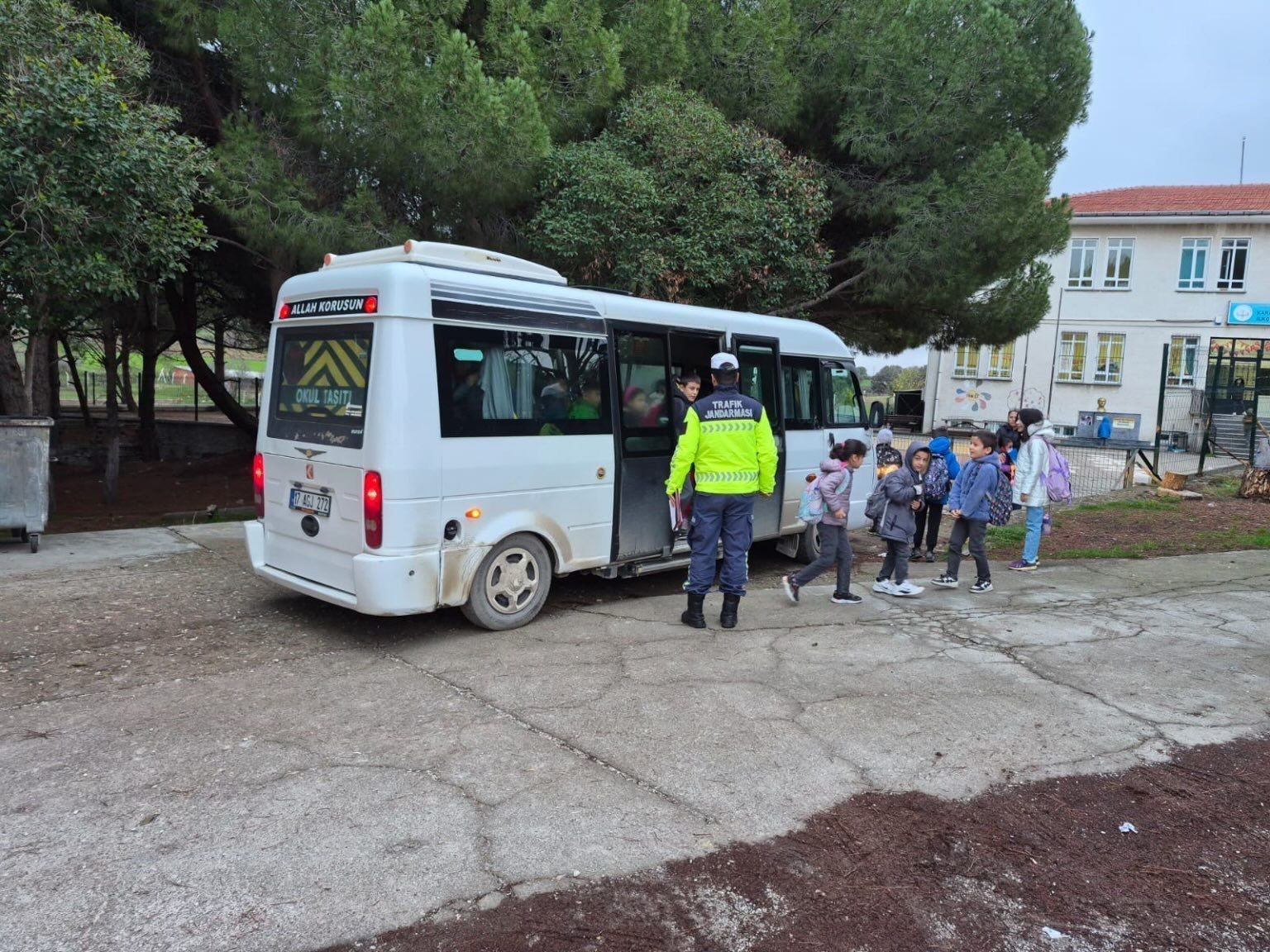 Çanakkale’de okul servislerine denetim
Çanakkale’de okul servislerine denetim