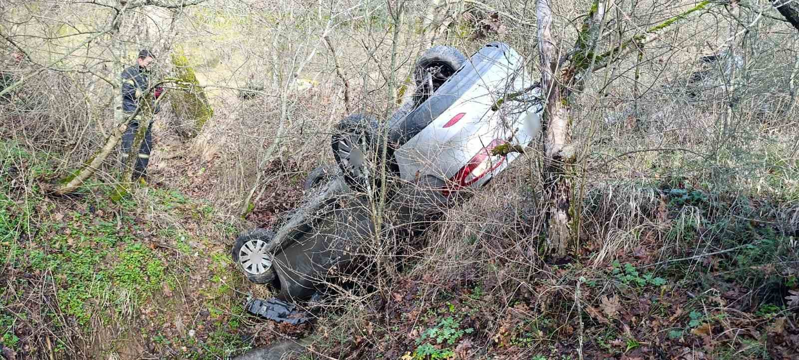 Çanakkale’de otomobil dereye uçtu: 2 yaralı
