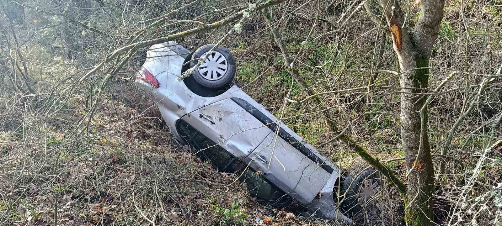 Çanakkale’de otomobil dereye uçtu: 2 yaralı
