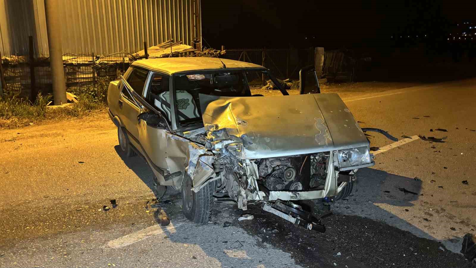 Çanakkale’de otomobil ile motosiklet çarpıştı: 3 kişi yaralandı
