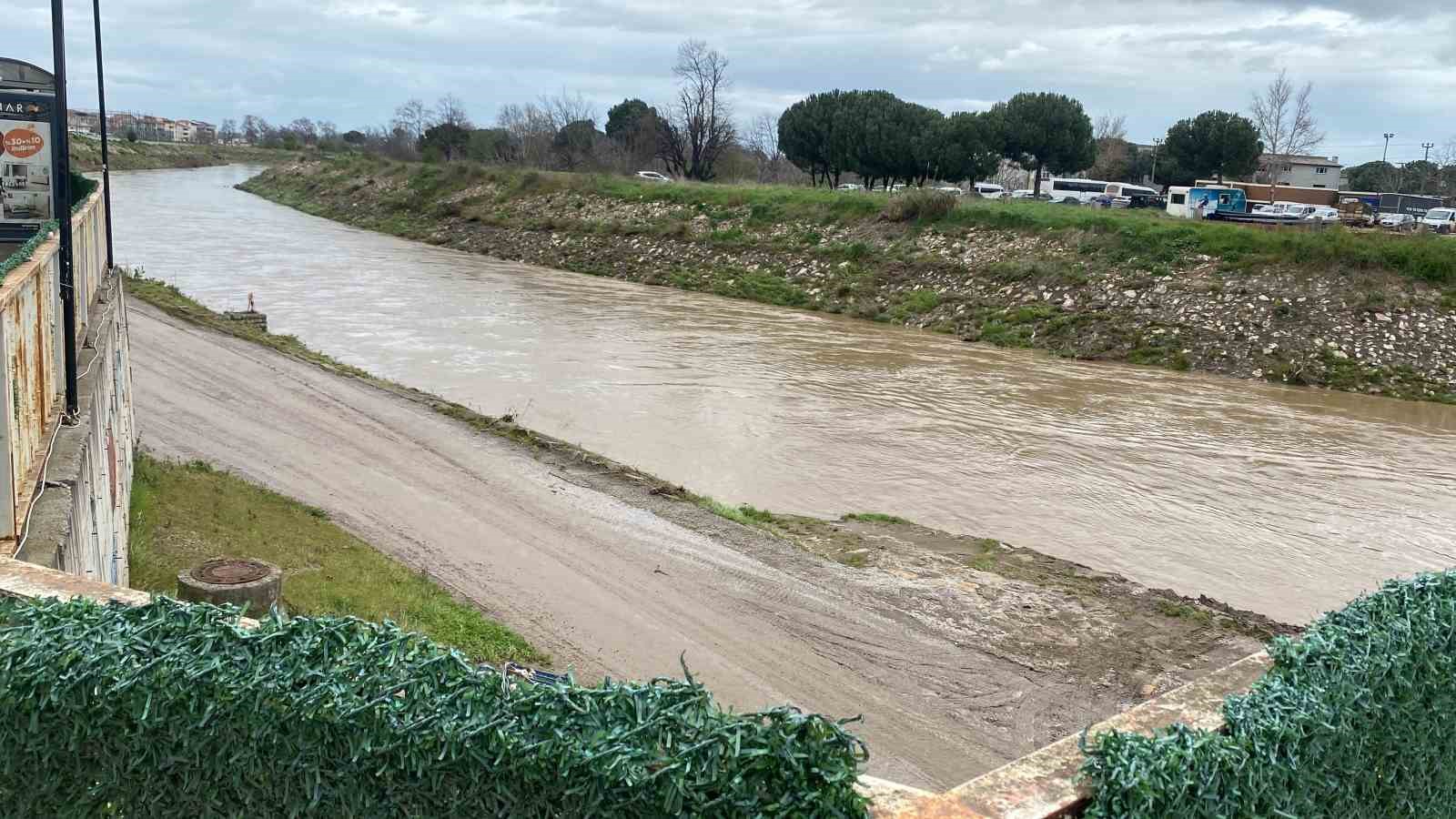Çanakkale’de taşan Kocabaş Çayı normale döndü
