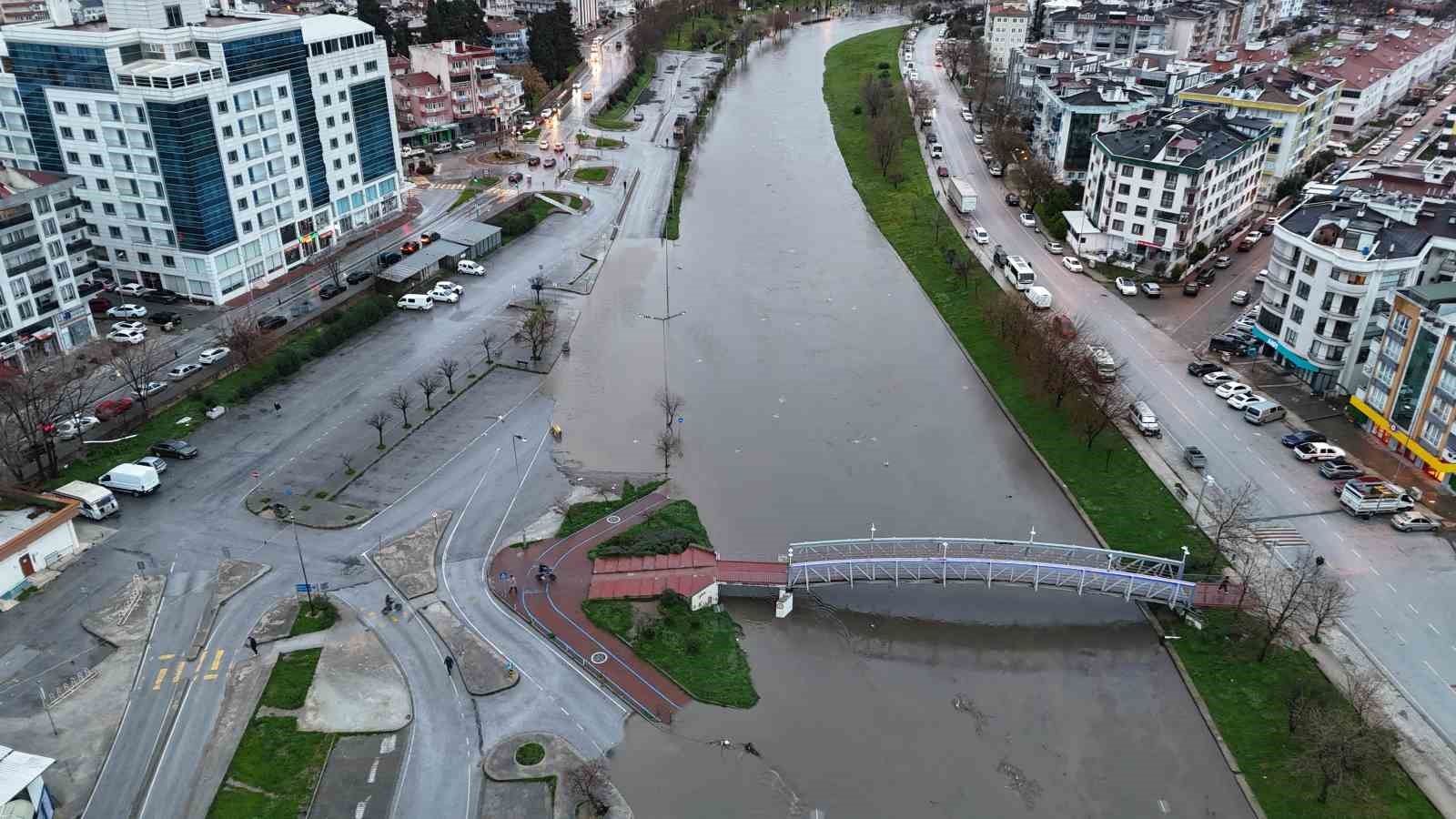 Çanakkale’de taşan Sarıçay dron ile görüntülendi
