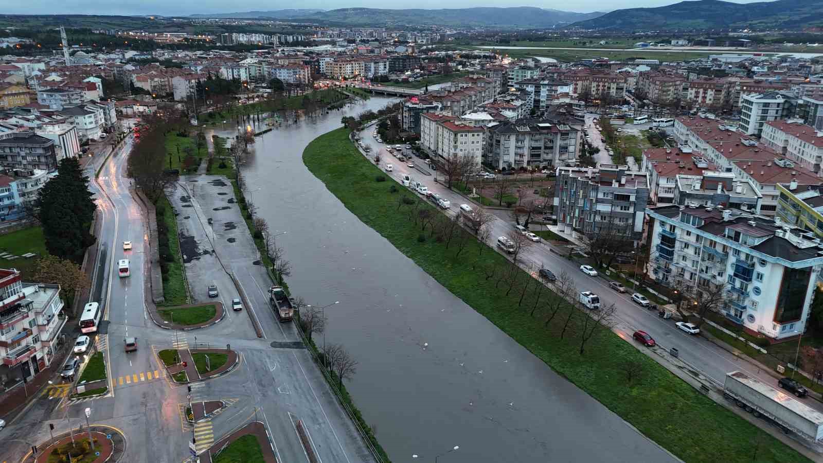 Çanakkale’de taşan Sarıçay dron ile görüntülendi

