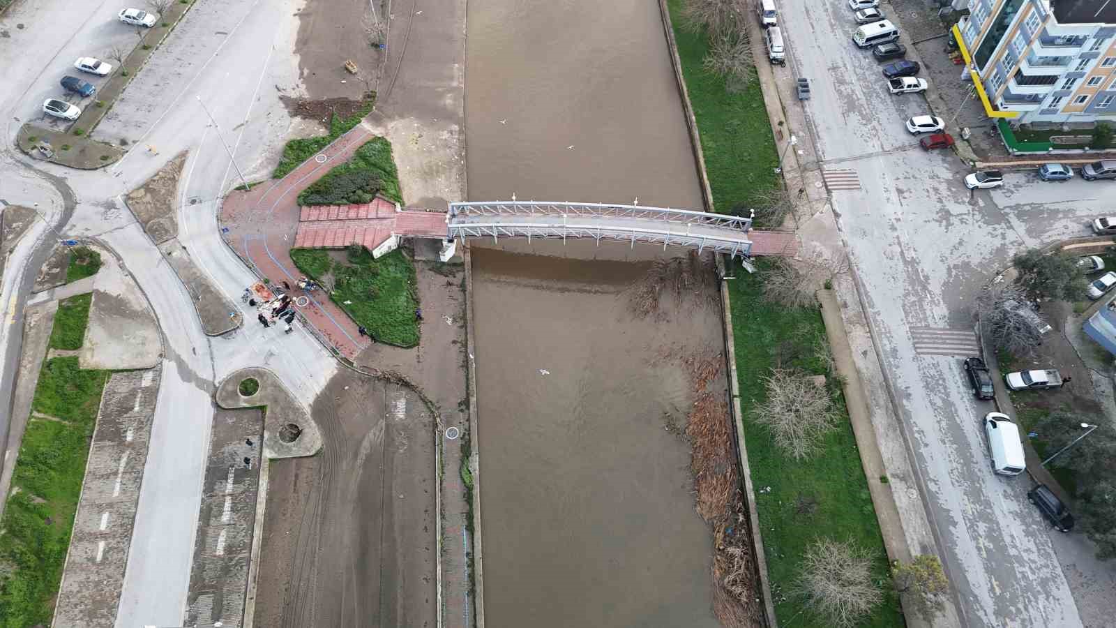 Çanakkale’de taşkın yaşanan Sarıçay normale döndü
