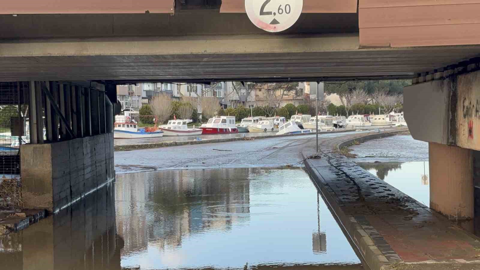 Çanakkale’de taşkın yaşanan Sarıçay normale döndü
