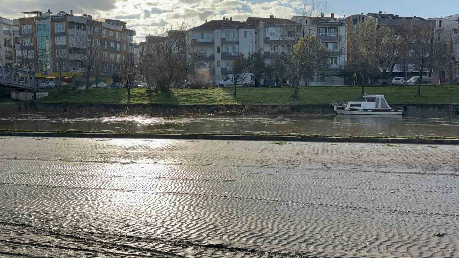 Çanakkale’de taşkın yaşanan Sarıçay normale döndü
