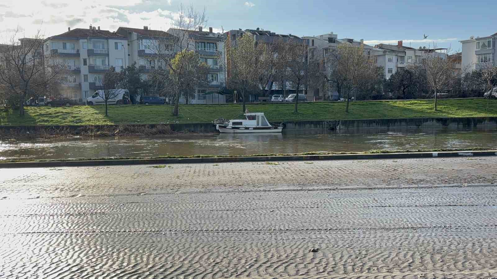 Çanakkale’de taşkın yaşanan Sarıçay normale döndü
