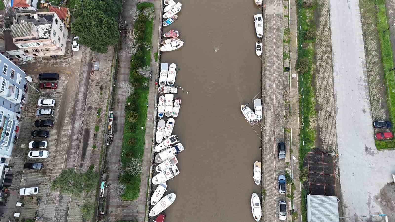 Çanakkale’de taşkın yaşanan Sarıçay normale döndü
