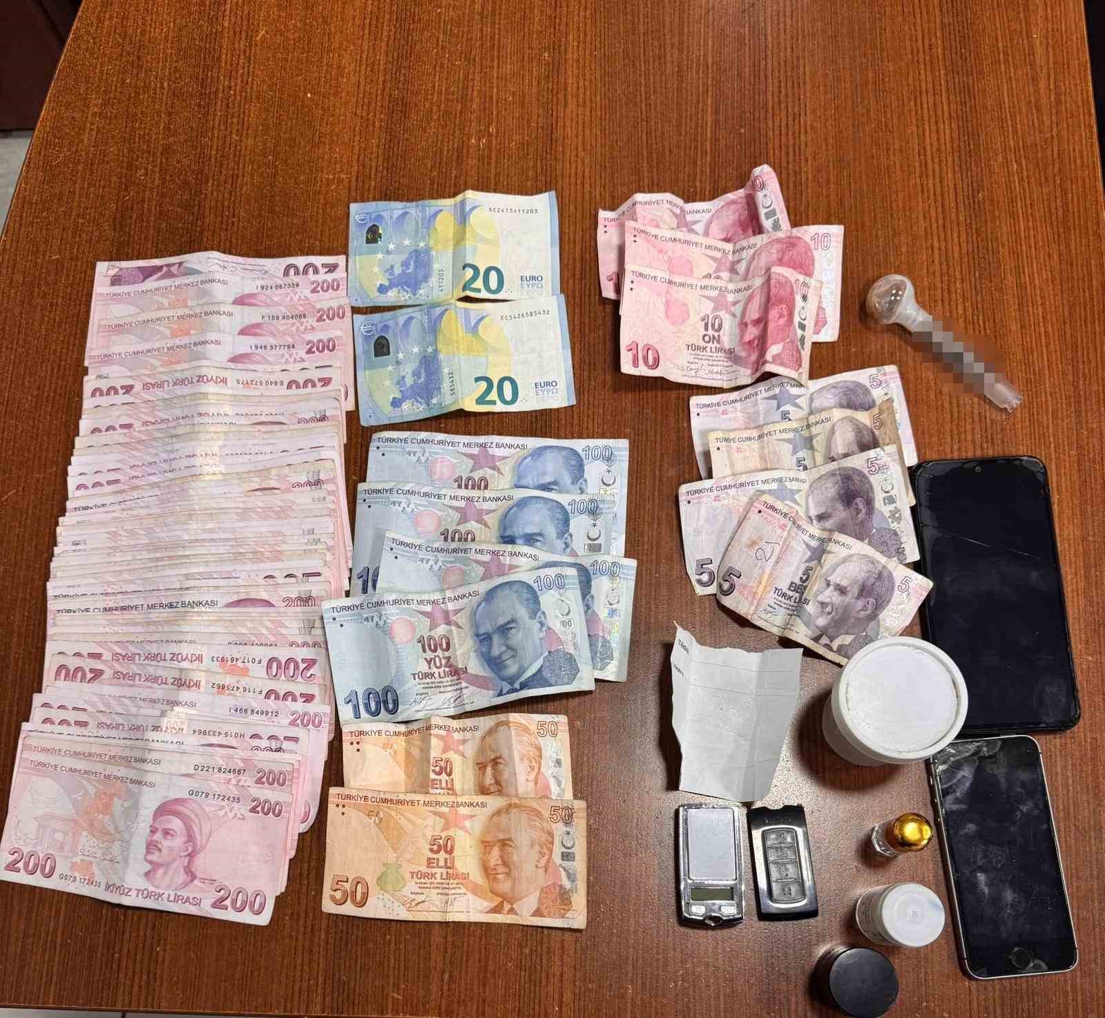 Çanakkale’de uyuşturucu taciri 5 şüpheli tutuklandı
