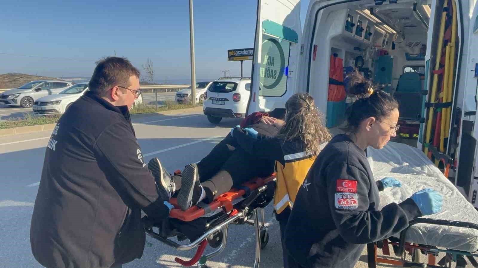 Çanakkale’de yolcu minibüsü devrildi: 8 yaralı
