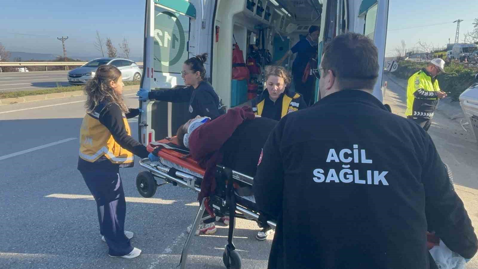 Çanakkale’de yolcu minibüsü devrildi: 8 yaralı
