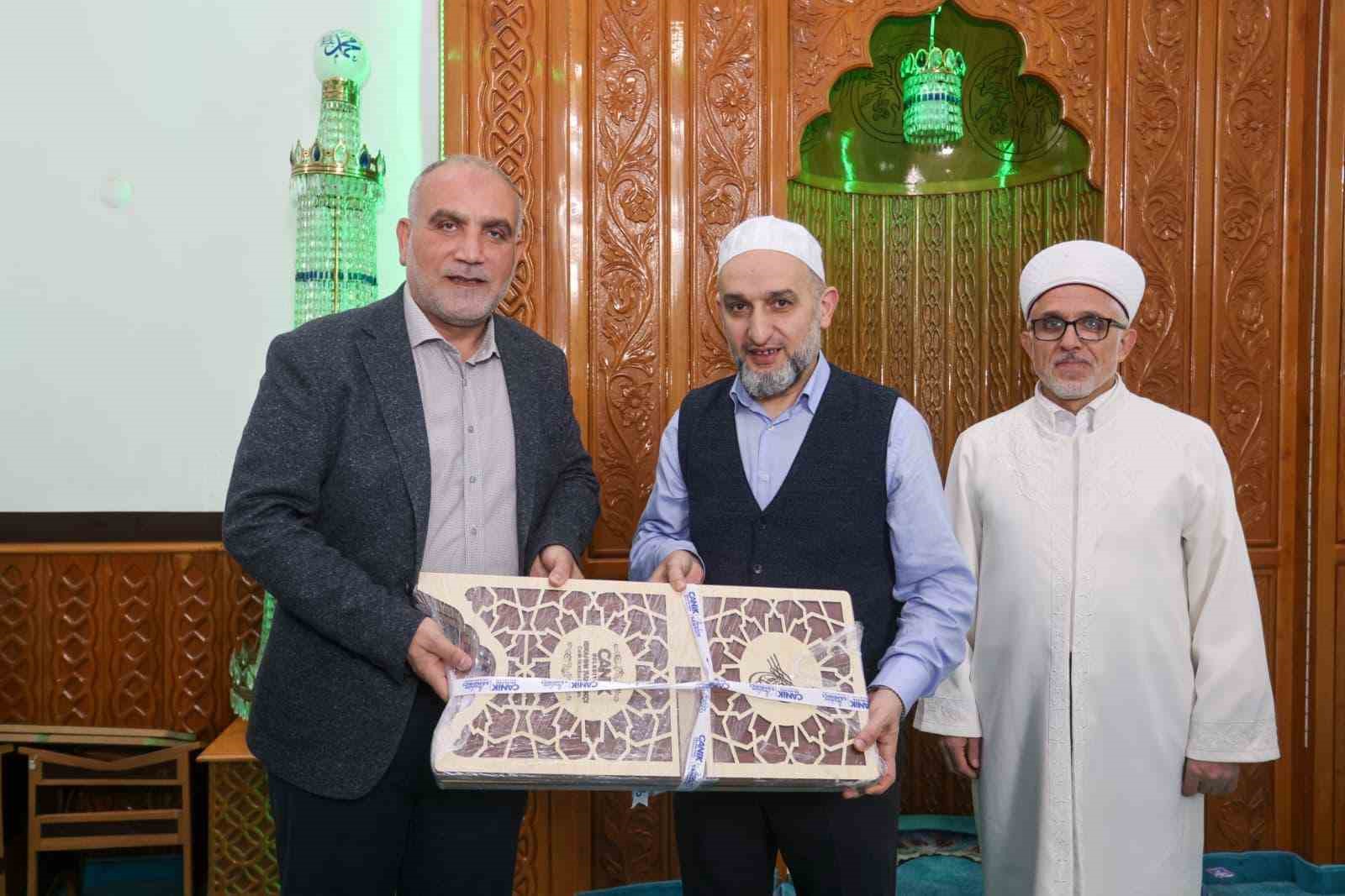 Canik’te binler Kadir Gecesi’nde ellerini semaya açtı
