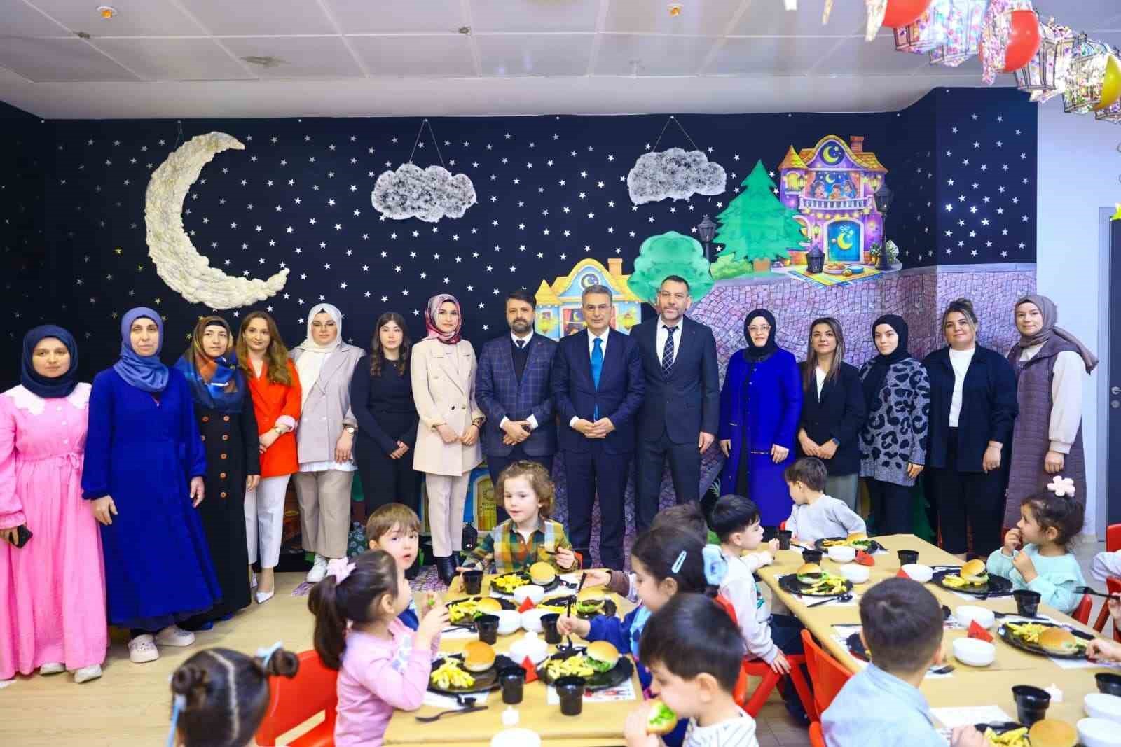 Canik’te minikler, tekne oruçlarını Başkan Kurnaz ile birlikte açtı
Canik’te minikler, tekne oruçlarını Başkan Kurnaz ile birlikte açtı