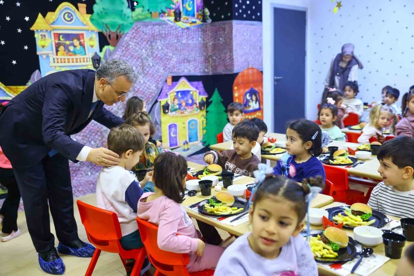 Canik’te minikler, tekne oruçlarını Başkan Kurnaz ile birlikte açtı
Canik’te minikler, tekne oruçlarını Başkan Kurnaz ile birlikte açtı