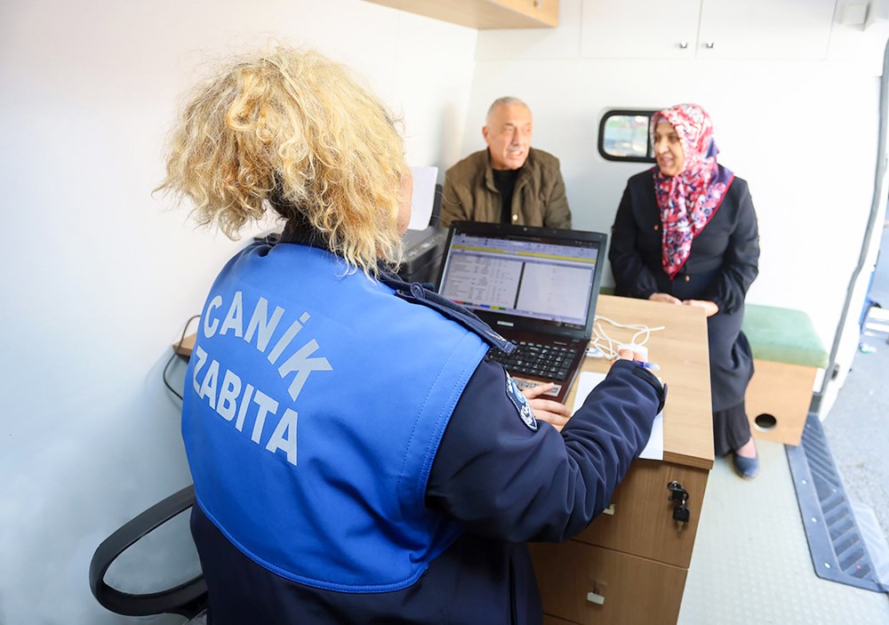 Canik’te Mobil Zabıta Çözüm Merkezi ile talep ve öneriler yerinde dinleniyor
