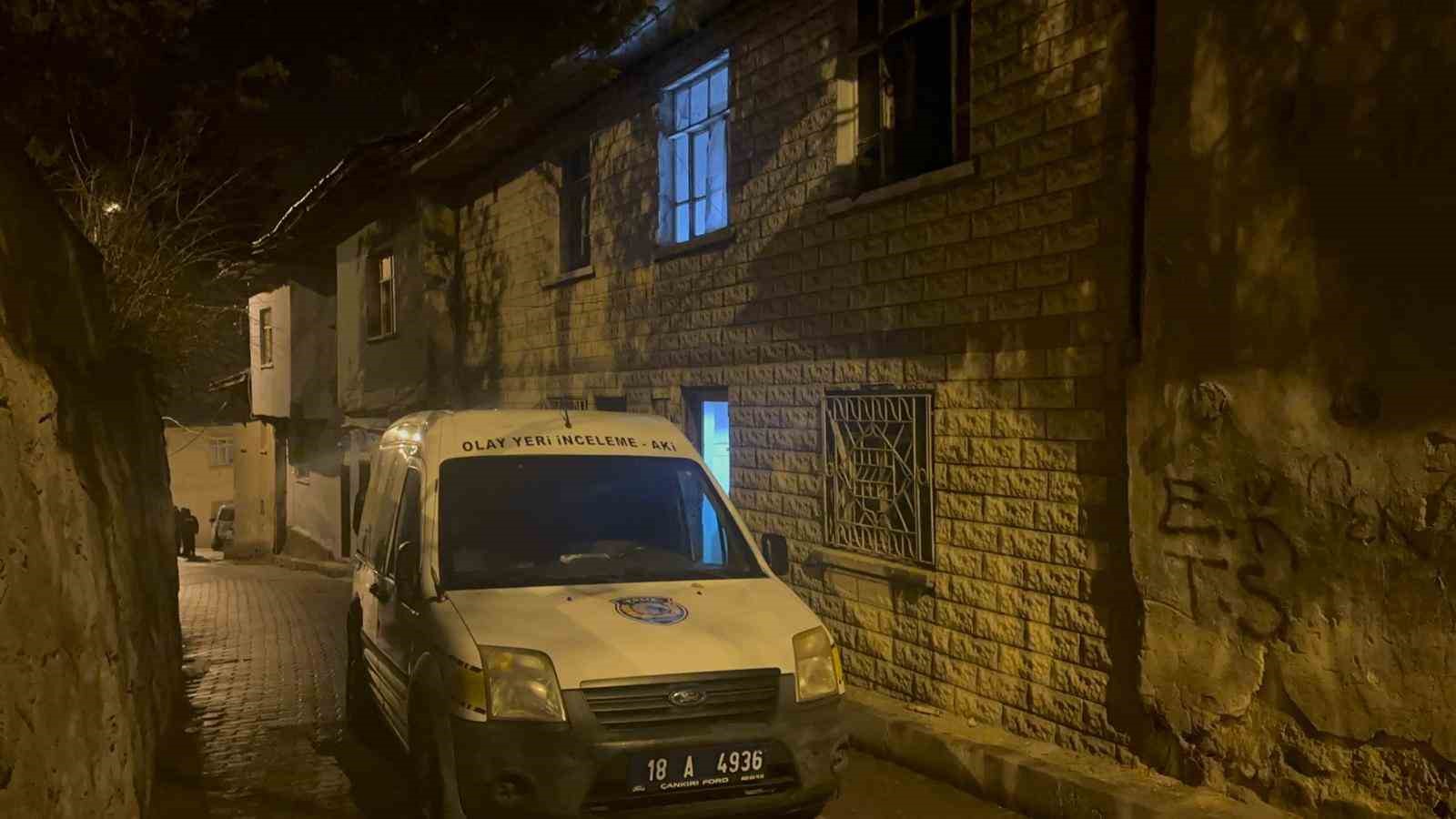 Çankırı’da 2 katlı ahşap evde yangın: 2 ölü
