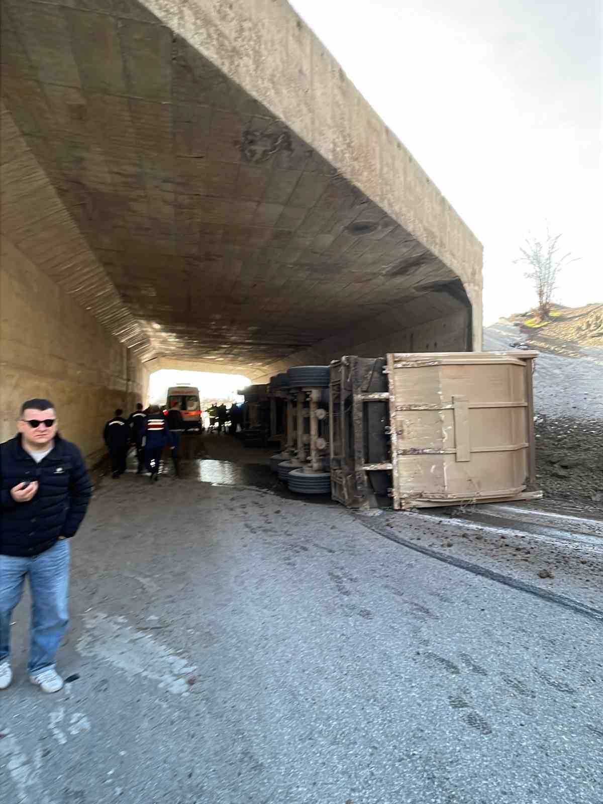 Çankırı’da devrilen tırdaki 4 kişi yaralandı
