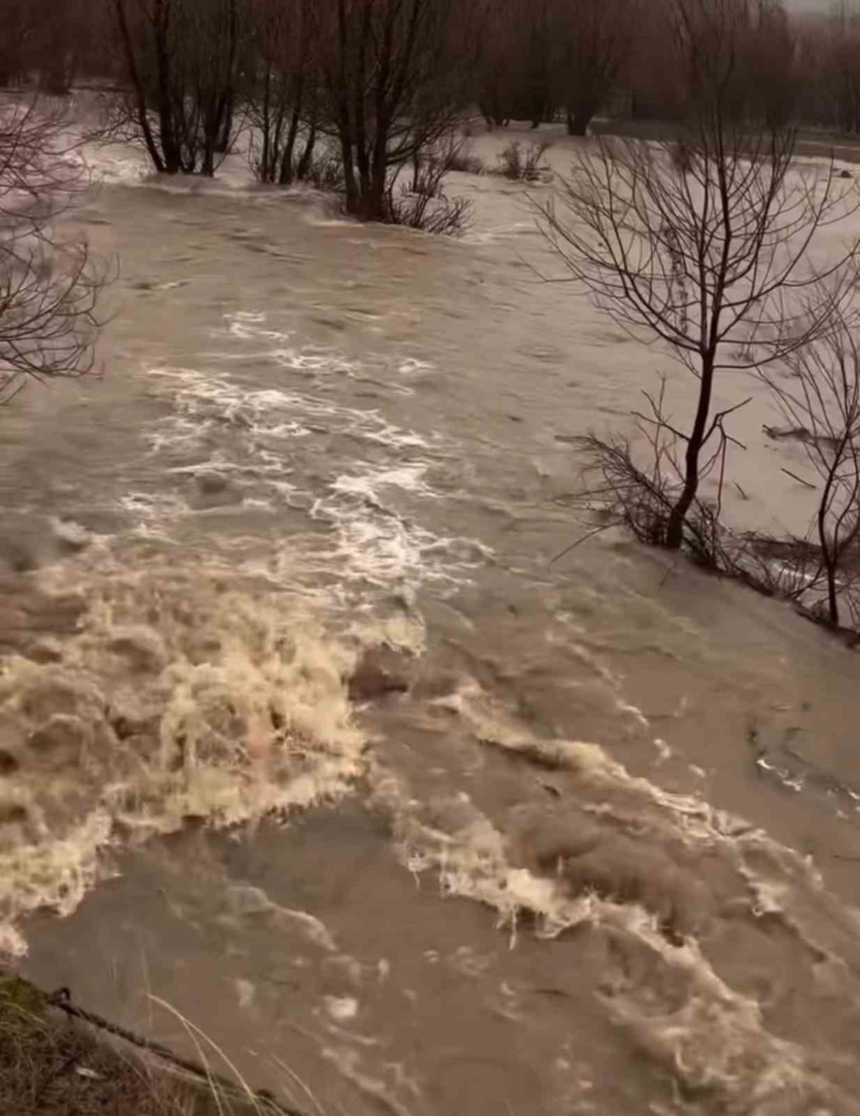 Çankırı’da sağanak sonrası baraj taştı
