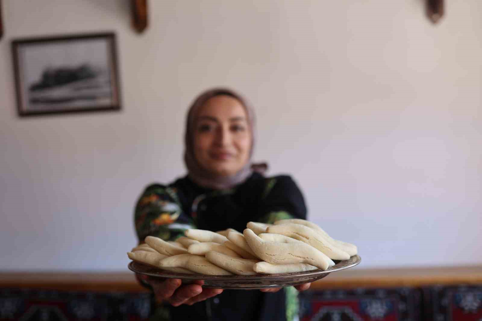 Çankırı’nın tescilli lezzeti: "Ehlibilir kurabiyesi"
Çankırı’nın tescilli lezzeti: "Ehlibilir kurabiyesi"