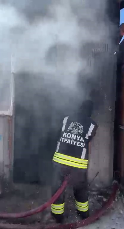 Çardak yangınında 65 buzağı telef oldu
