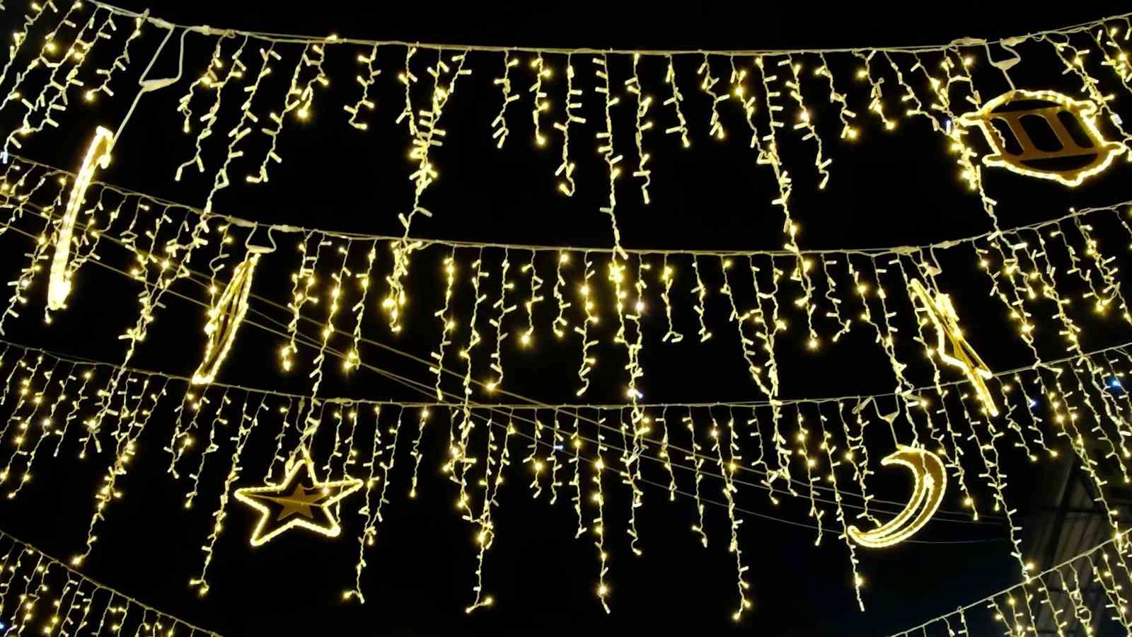 Çark Caddesi Ramazan ayına özel led ışıklarla süslendi
