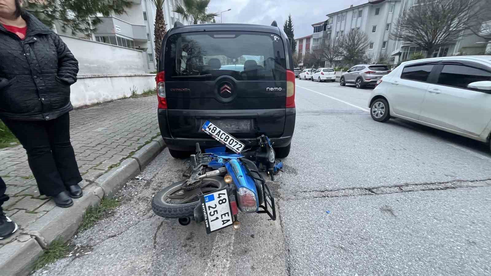 Çarpmamak için kaçtı, başka araca çarptıı
