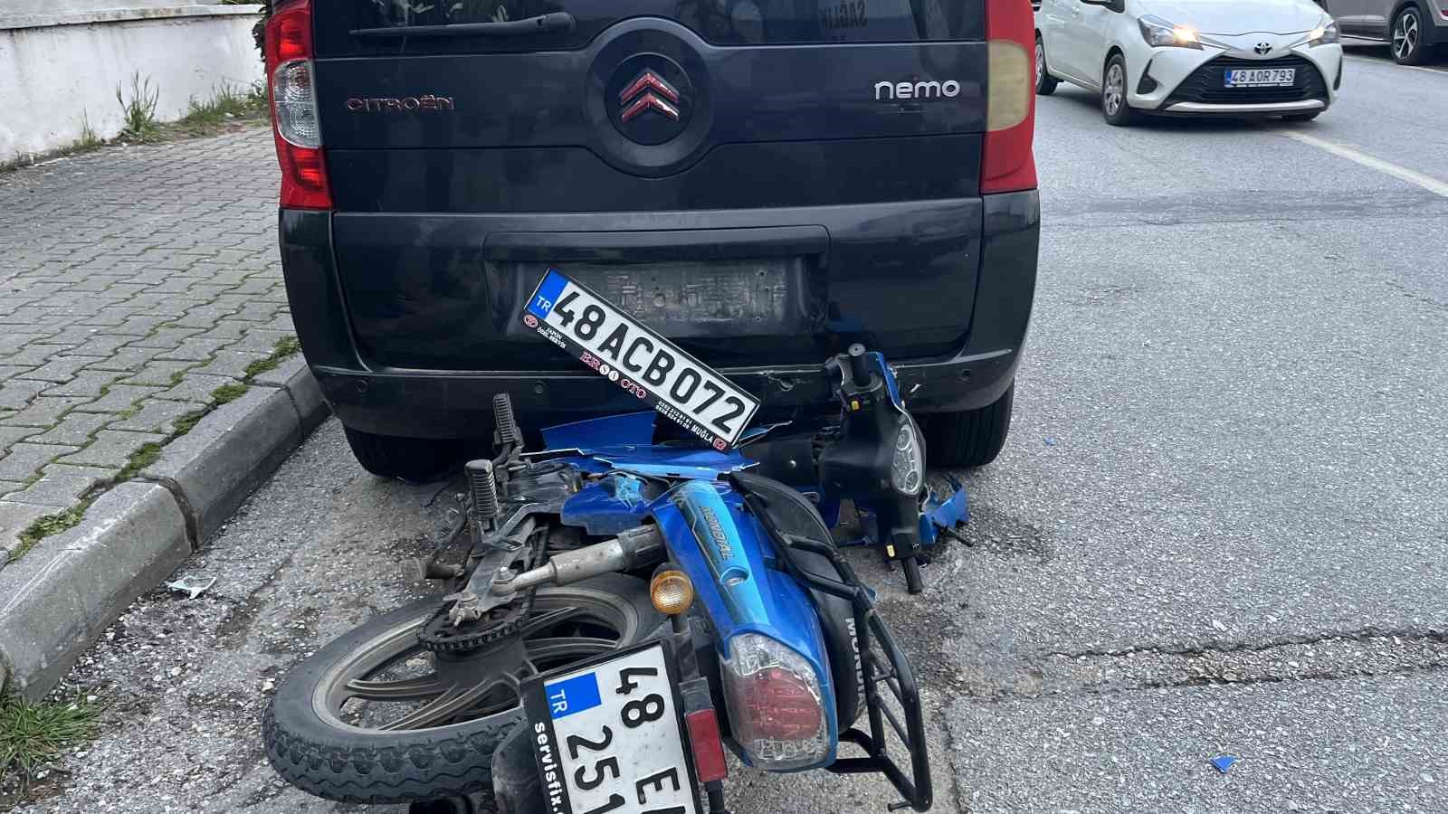 Çarpmamak için kaçtı, başka araca çarptıı
