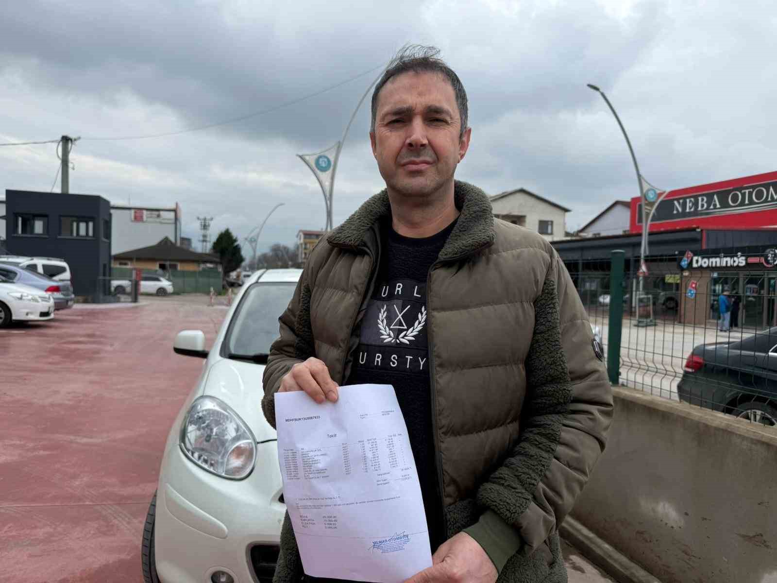 Çarptığı araca levye ile saldırdı, giderken ışıklı çiçek buketi bıraktı
