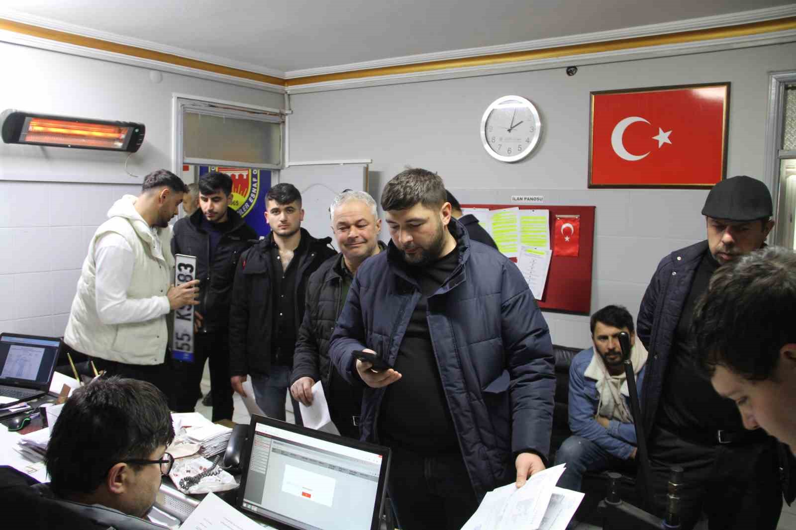 Çarşamba’da ‘app plaka’ paniği: Şoförler odası doldu taştı
