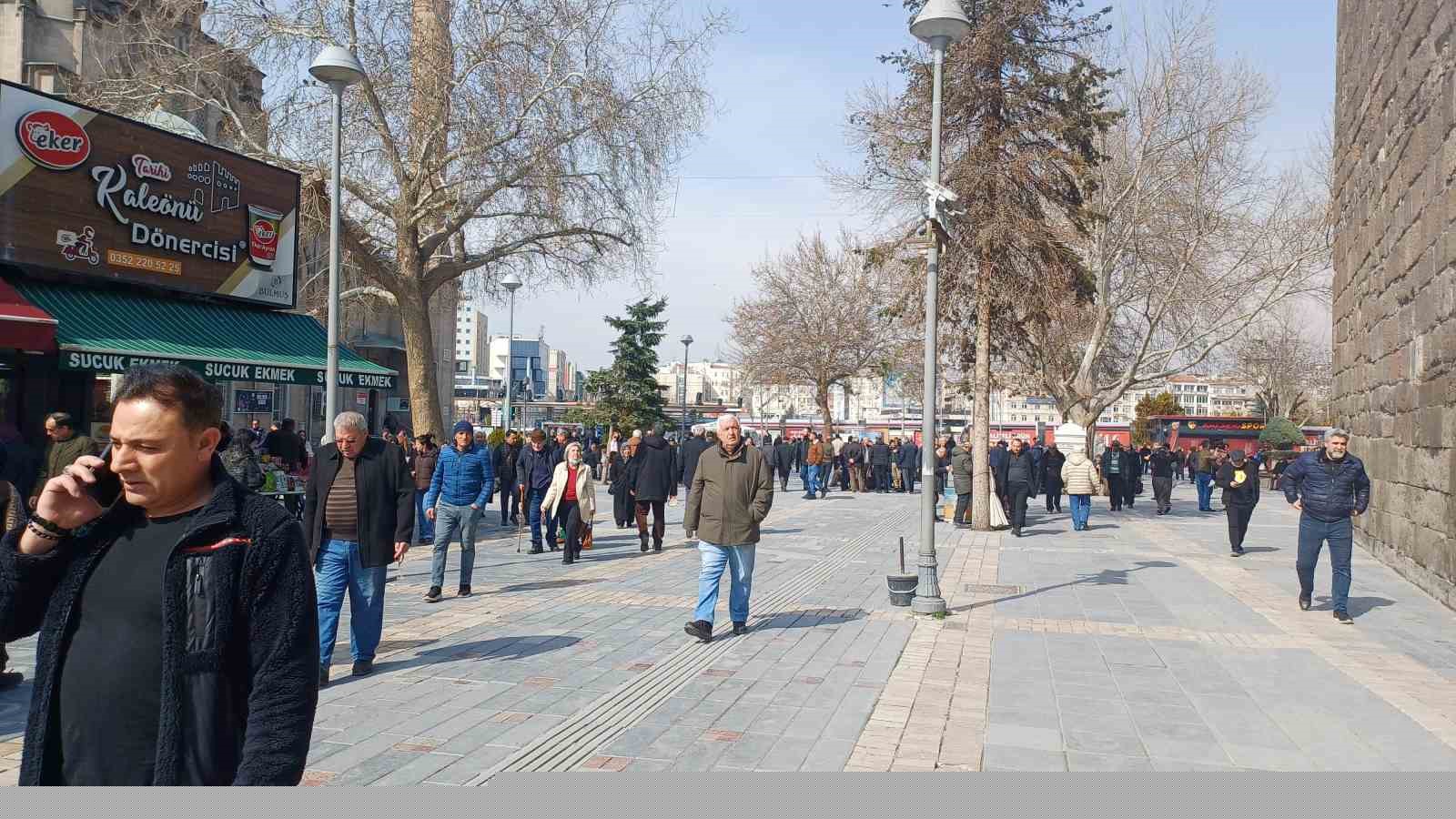 Çarşıda ramazan yoğunluğu devam ediyor

