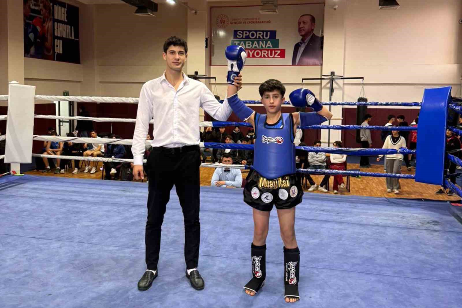 Çataklı öğrenciler Muay Thai İl Şampiyonası’nda derece elde etti
