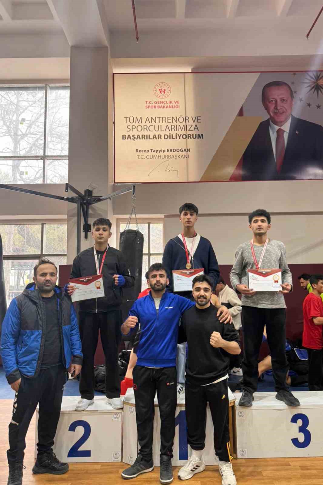 Çataklı öğrenciler Muay Thai İl Şampiyonası’nda derece elde etti
