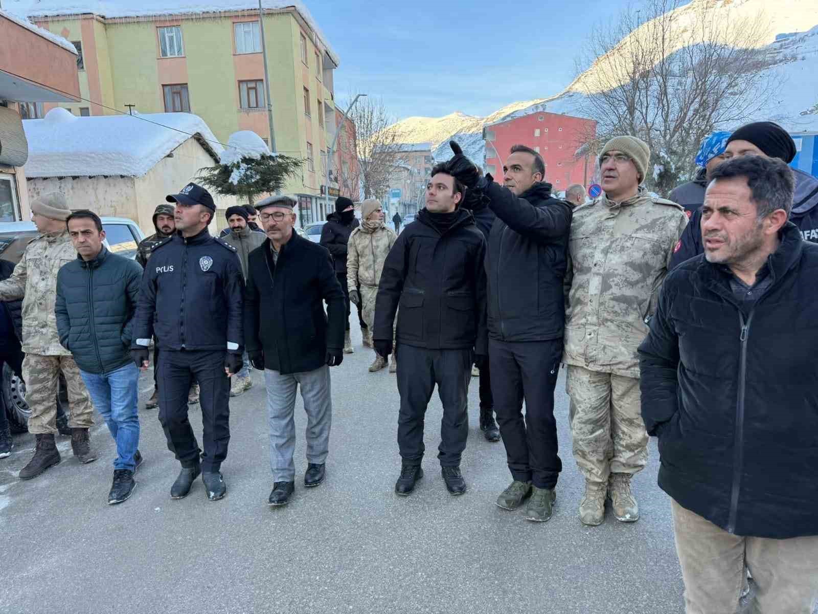 Çatak’ta çığ afeti sonrası saha incelemesi yapıldı
Çatak’ta çığ afeti sonrası saha incelemesi yapıldı