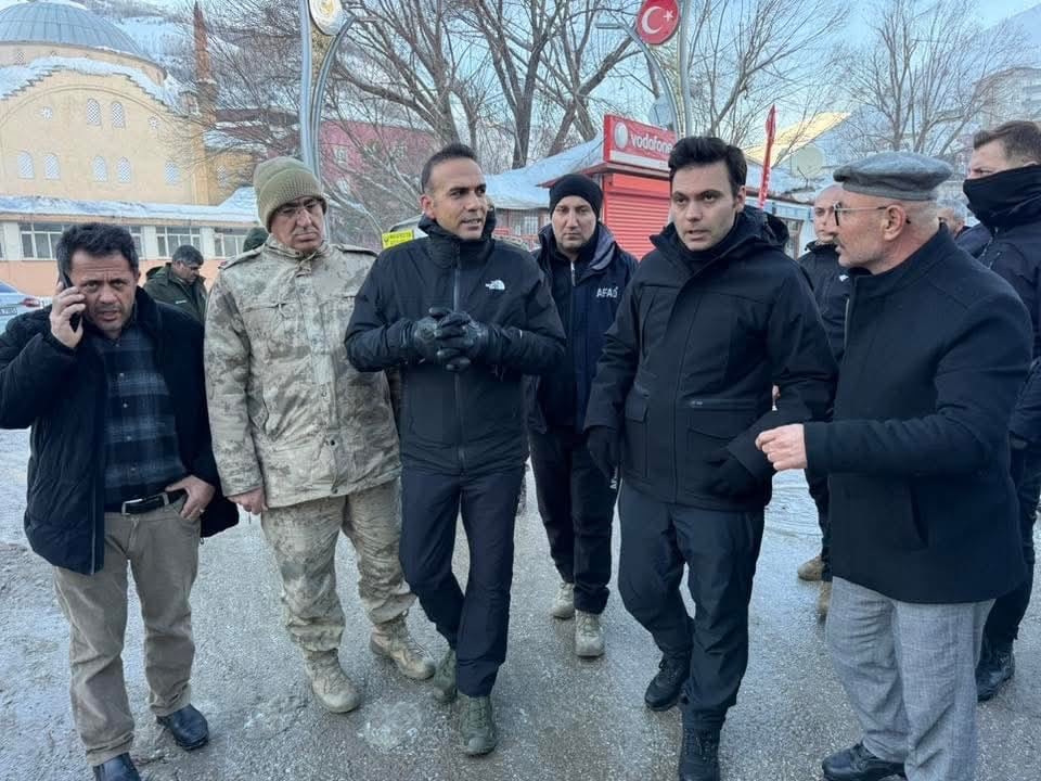 Çatak’ta çığ afeti sonrası saha incelemesi yapıldı
Çatak’ta çığ afeti sonrası saha incelemesi yapıldı