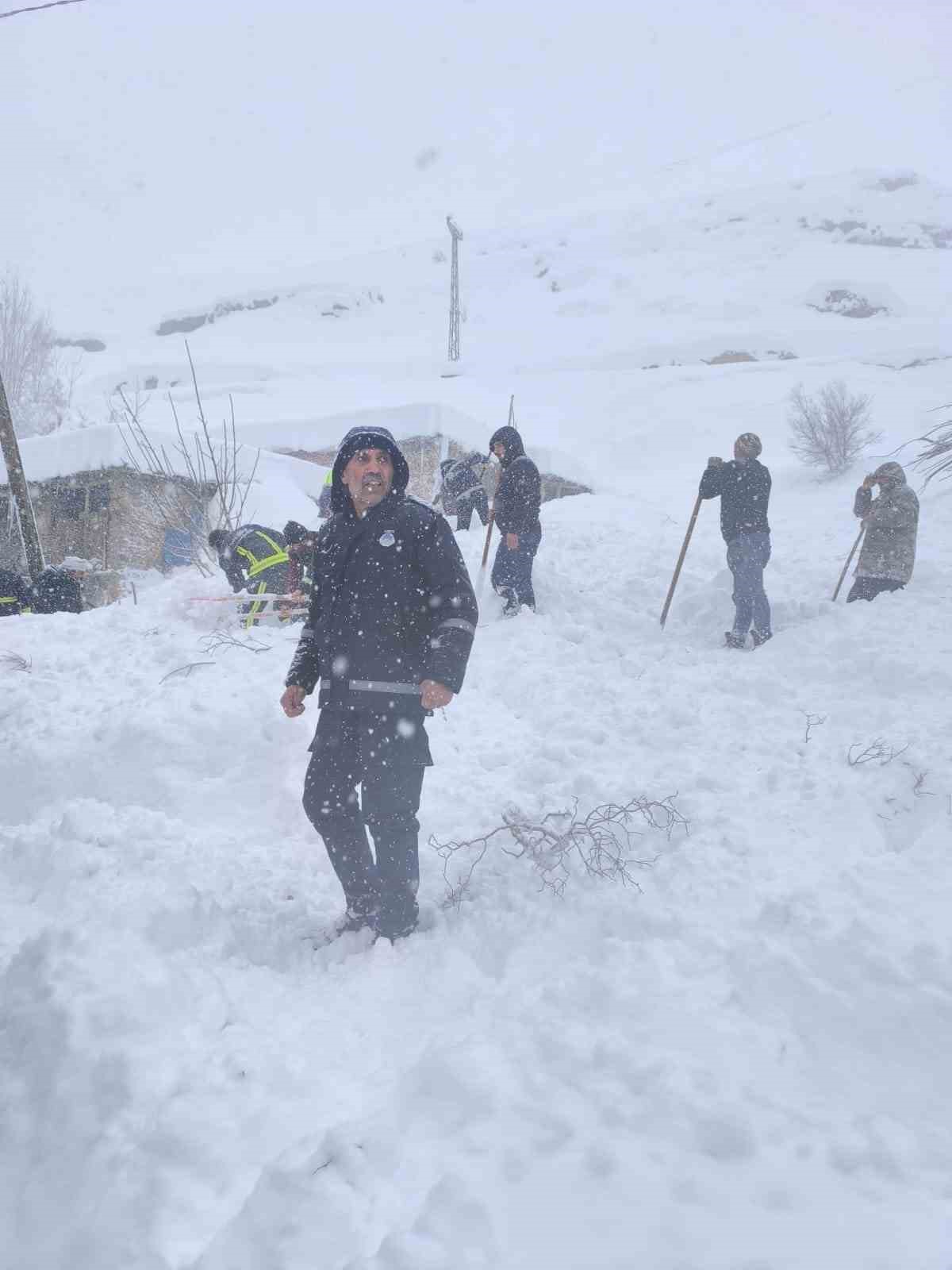 Çatak’ta çığ faciası: Kayıp kadın kurtarıldı
