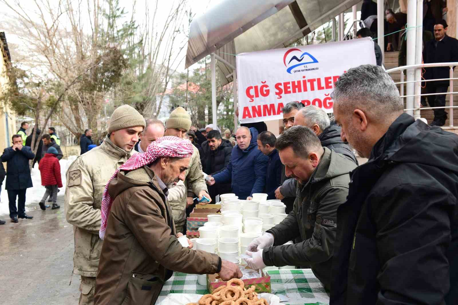 Çatak’ta çığ felaketinde hayatını kaybeden 42 kişi anıldı
