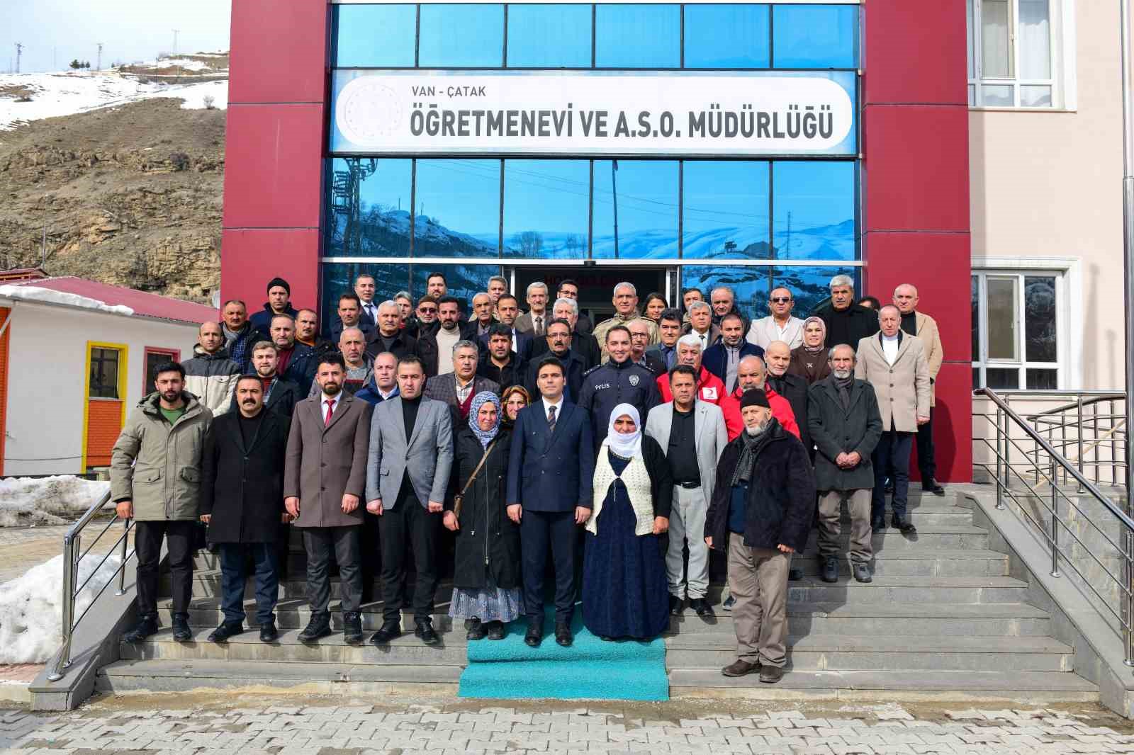 Çatak’ta çığ felaketinde hayatını kaybeden 42 kişi anıldı
