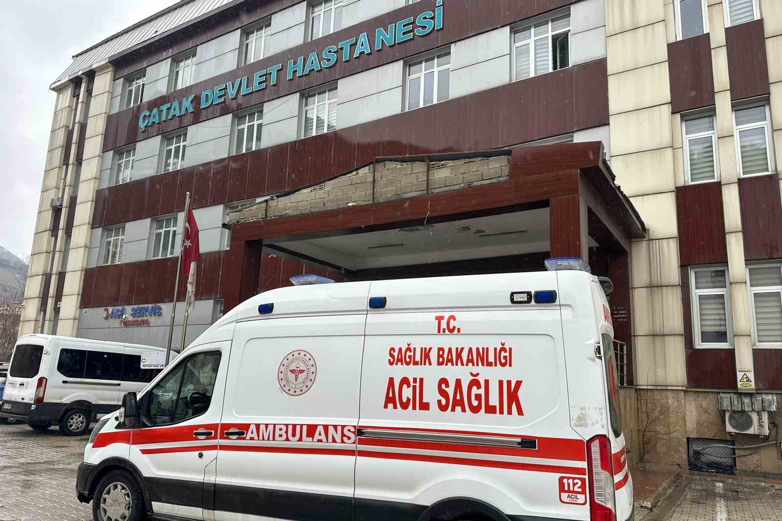 Çatak’ta tandır evi çöktü: Babaanne ile torunu yaralandı
