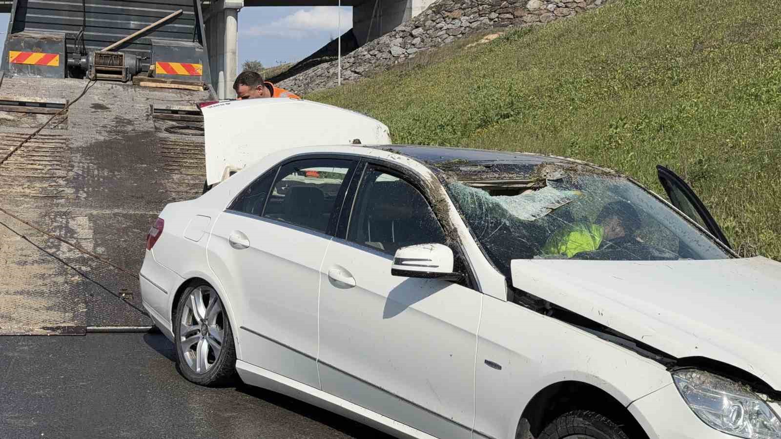 Çatalca’da otomobil takla attı: 2 kişi burnu bile kanamadan kurtuldu
