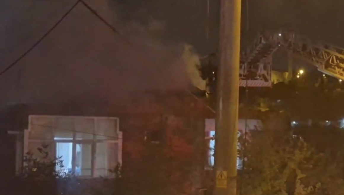 Çatı katında yangın paniği
