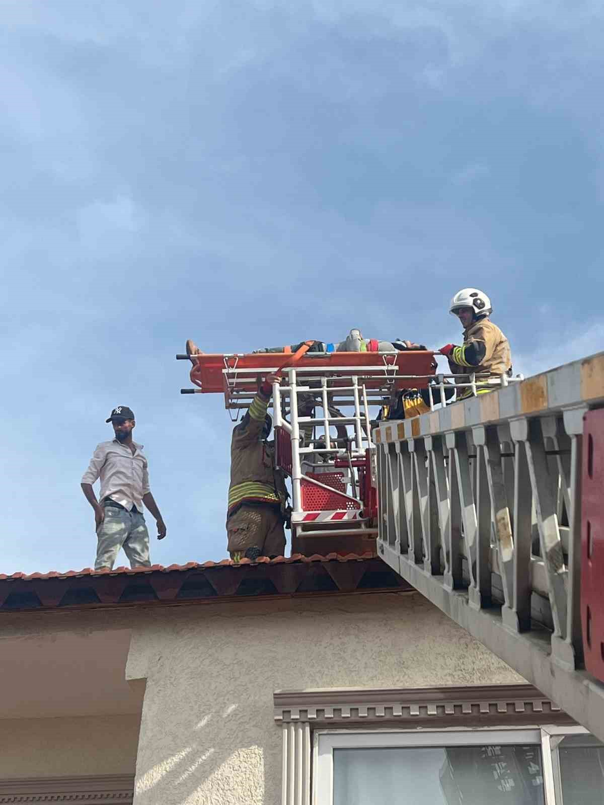 Çatı tadilatında üzerine su deposu devrilen işçi yaralandı
