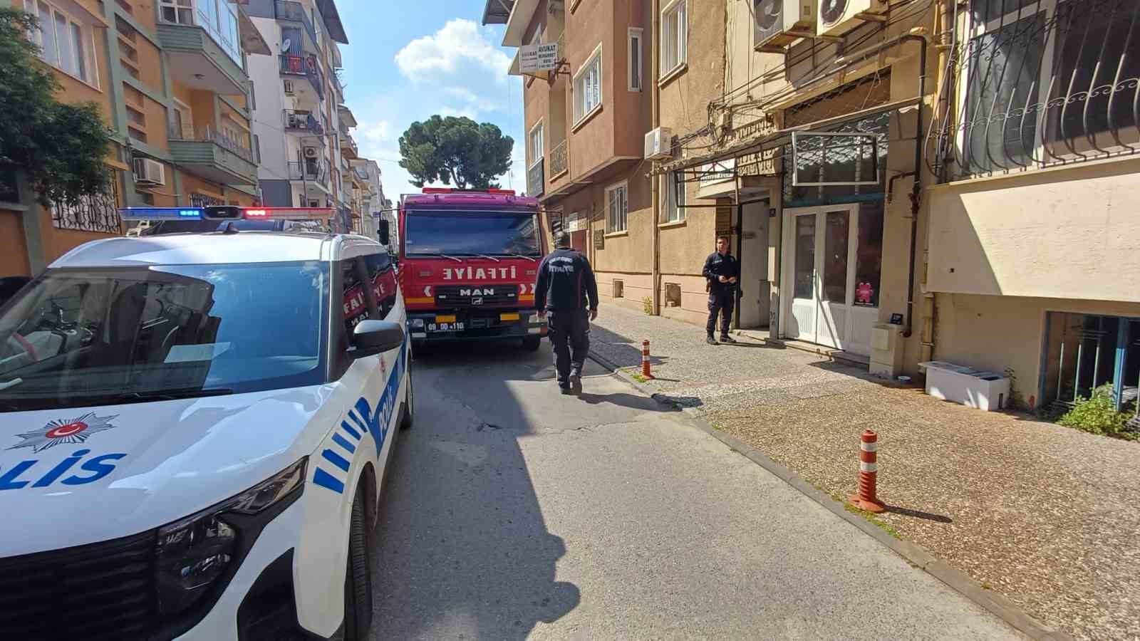 Çatıda yaktığı kablo ekipleri harekete geçirdi
