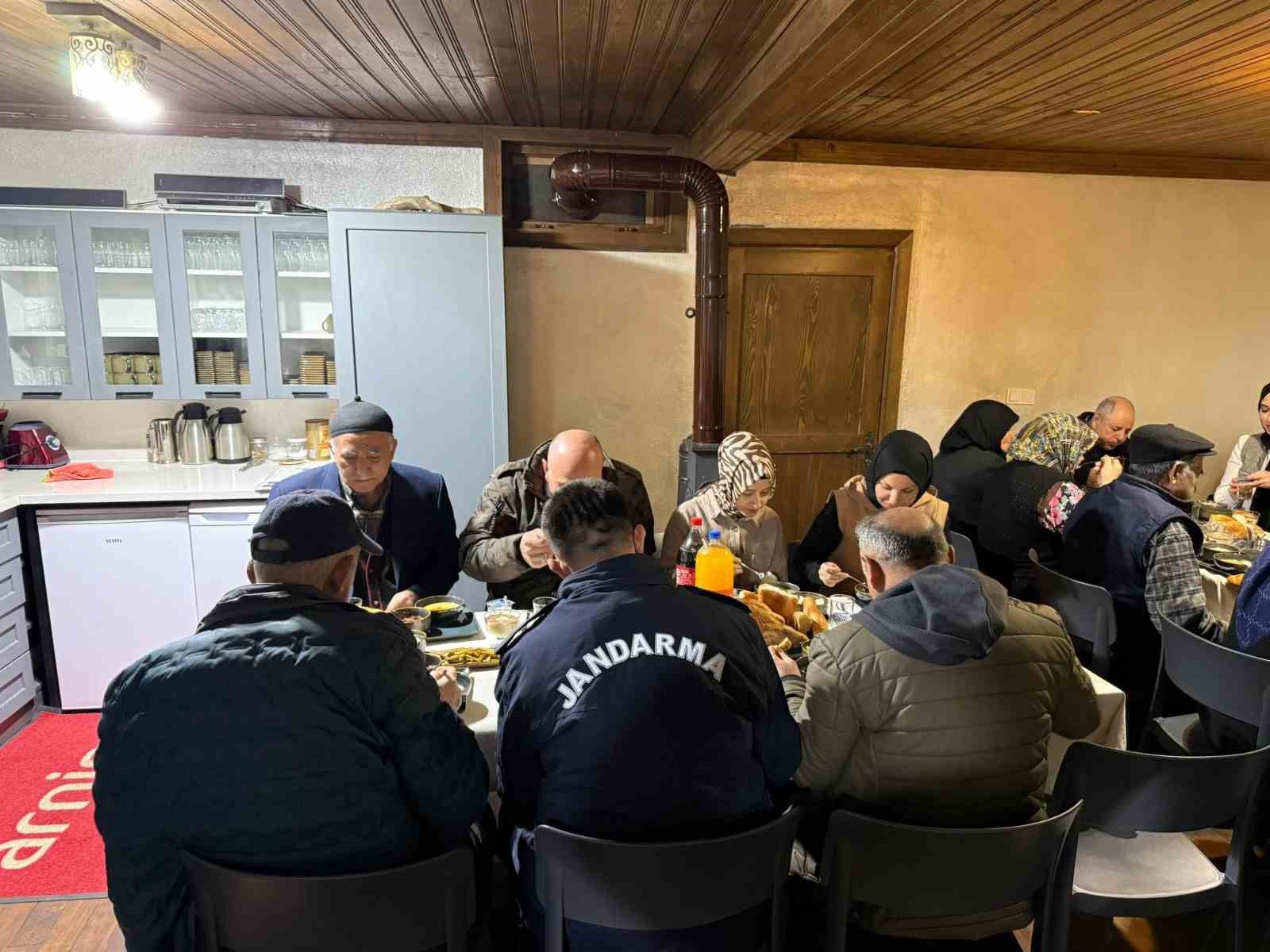 Çavdarhisar Kaymakamı Ak, şehit aileleri ve gazilerle iftarda bir araya geldi

