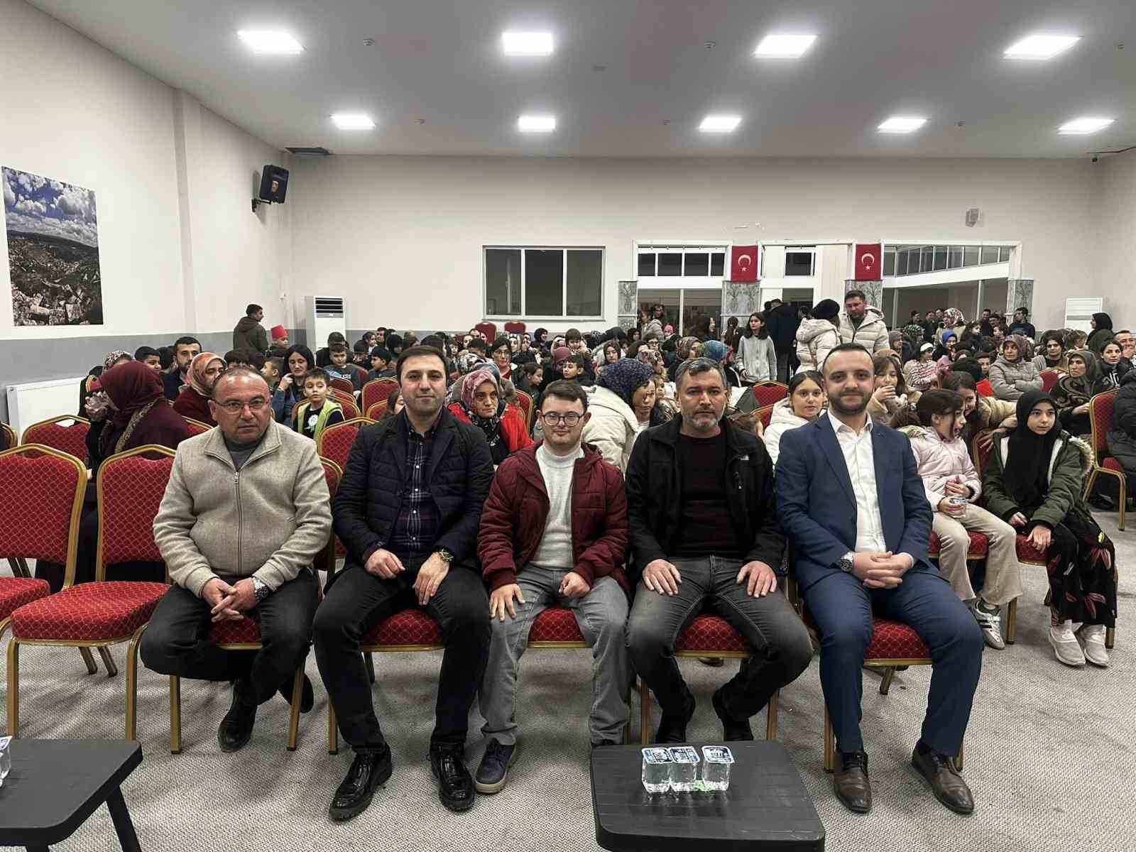 Çavdarhisar’da Hacivat, Karagöz ve Nasreddin Hoca gösterisi
