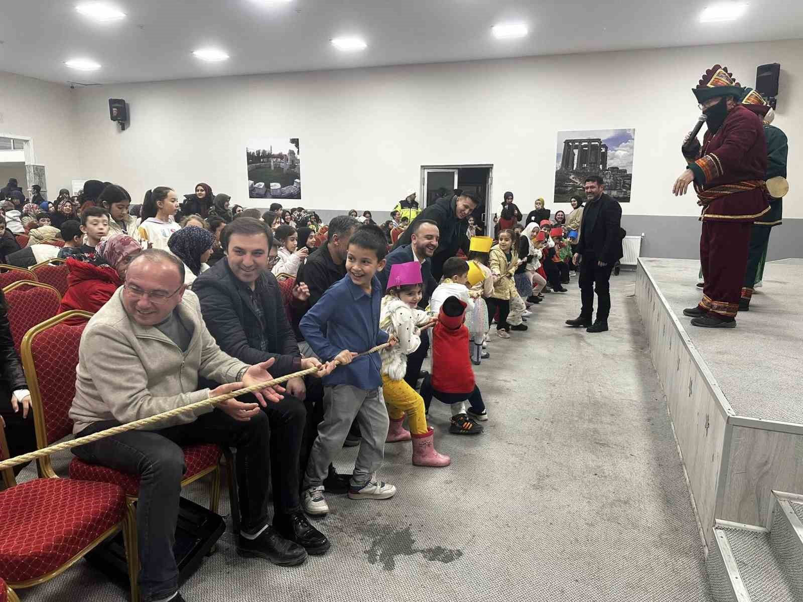 Çavdarhisar’da Hacivat, Karagöz ve Nasreddin Hoca gösterisi
