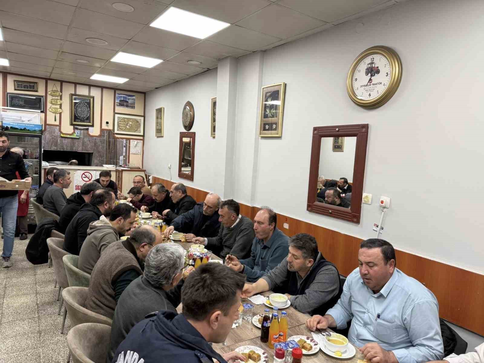 Çavdarhisar’da kaymakam, protokol üyeleri ve muhtarlar iftarda buluştu
